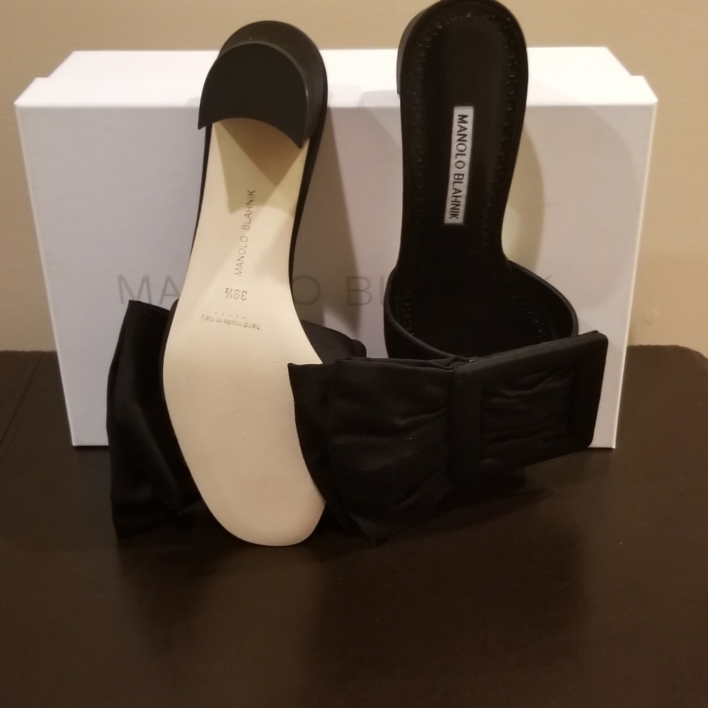 SOLD! Manolo Blahnik Bow Mules - Picture 4 of 4